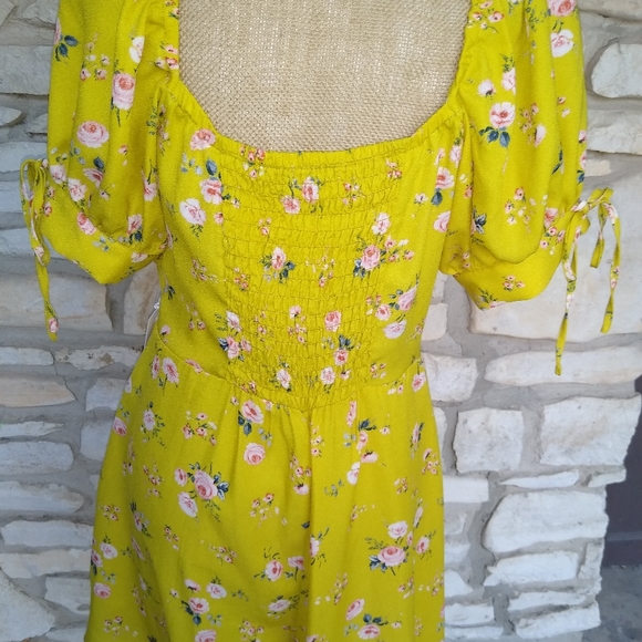 Ten Sixty Sherman- Floral Tie Cuff Romper - Picture 3 of 3